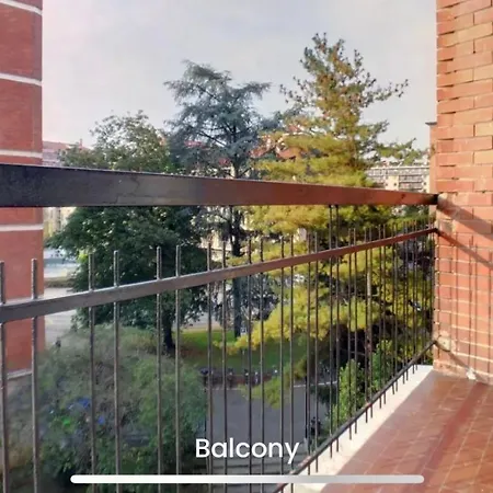Metro Famagosta - Luminoso Con Balcone Free Wifi & Parking شقة *
