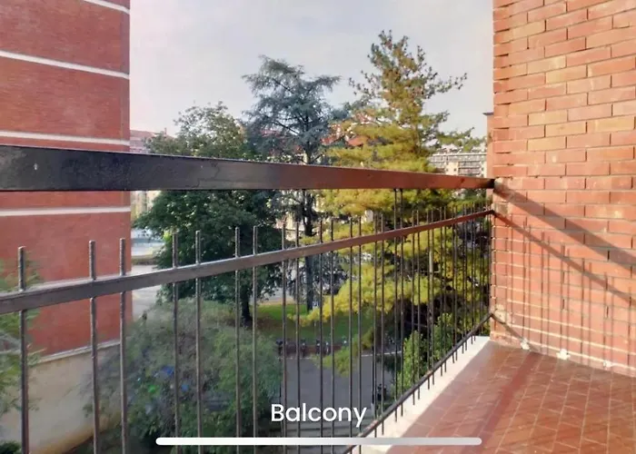 Metro Famagosta - Luminoso Con Balcone Free Wifi & Parking アパート *